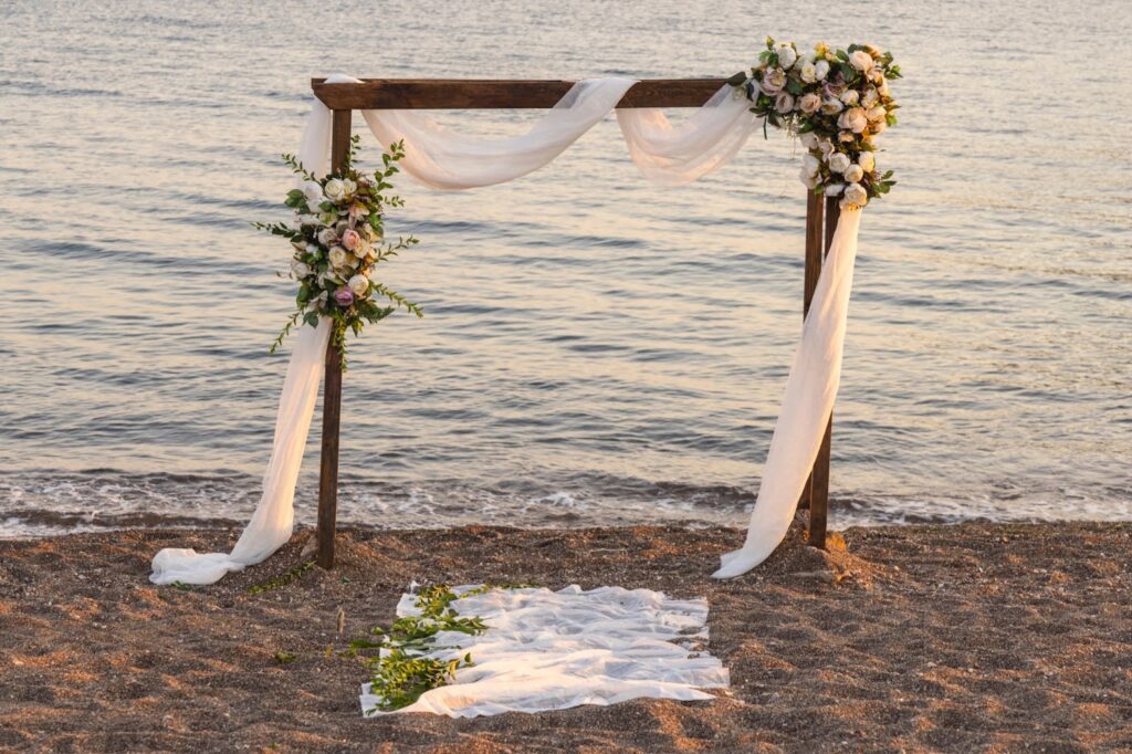 What does the arch symbolize in a wedding?